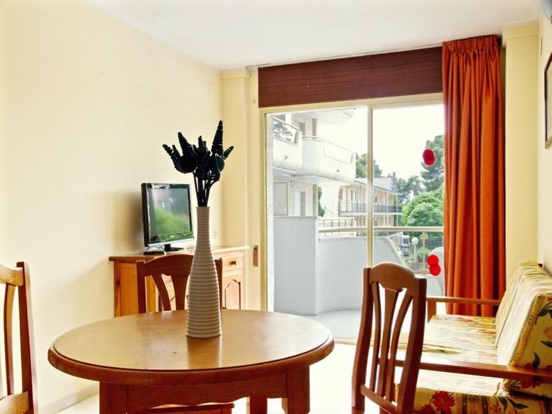 Suite Apartments Arquus Салоу Екстериор снимка