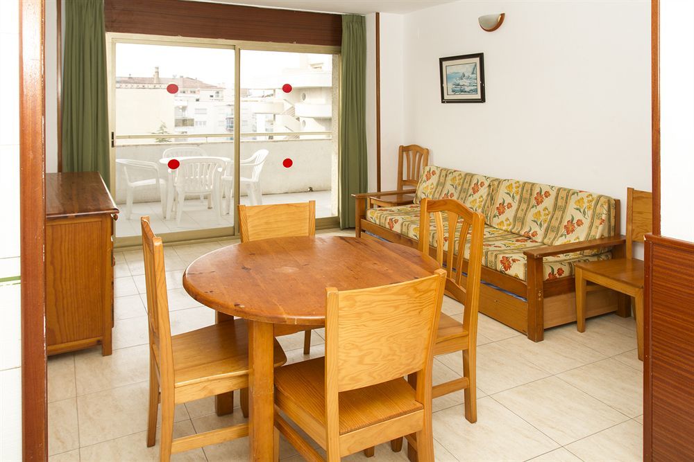 Suite Apartments Arquus Салоу Екстериор снимка
