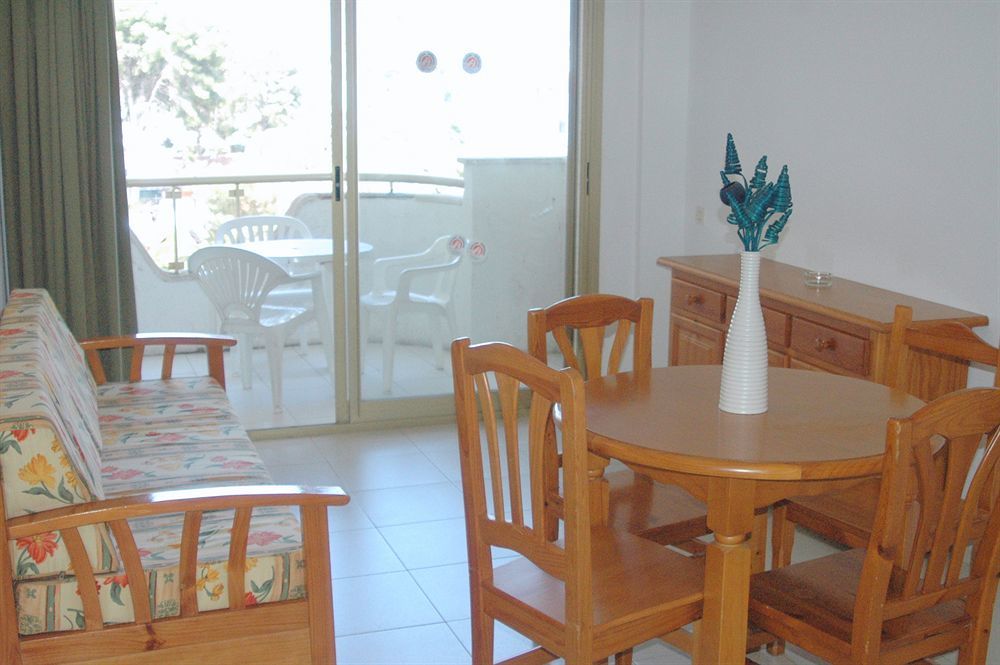Suite Apartments Arquus Салоу Екстериор снимка